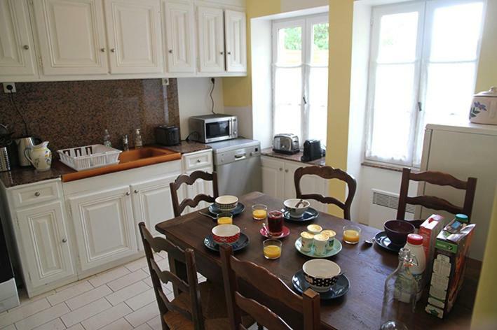 La Maison Et Son Jardin Sur Le Canal De Bourgogne Ravieres 外观 照片